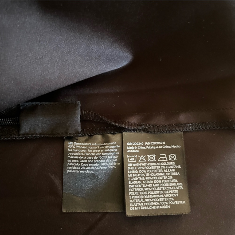 H&M Satin Top - Size Medium - Picture 5 of 6